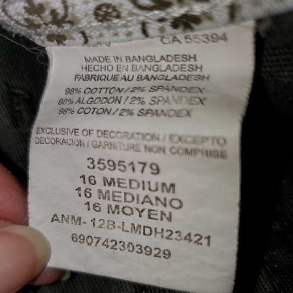 Lee Women's Olive Cargo Shorts Longer Length - Picture 4 of 6